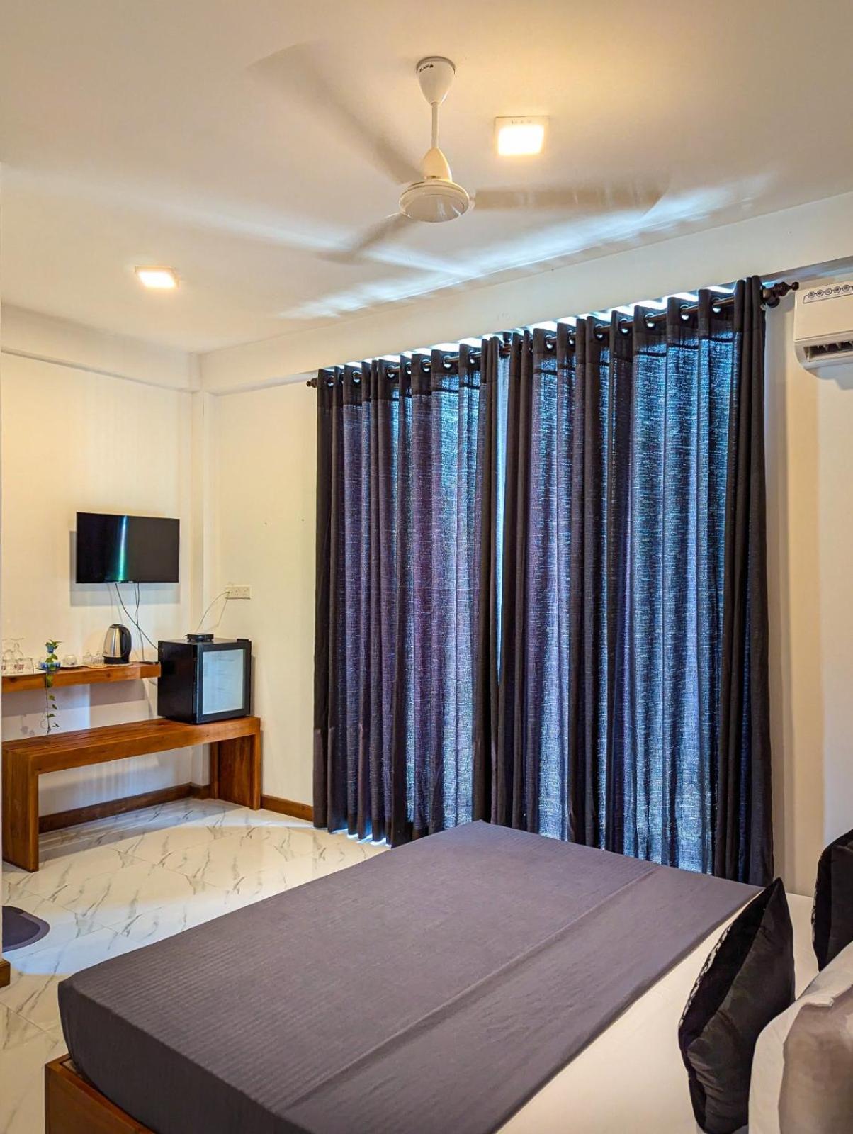 Airport Hotel By Cmb Apartments 尼甘布 外观 照片