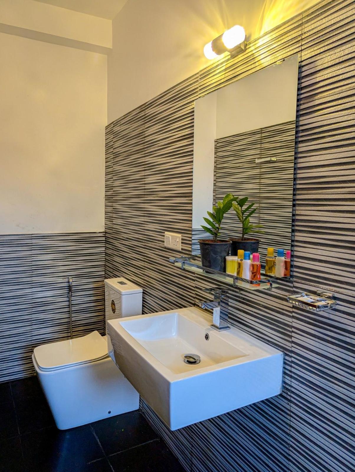 Airport Hotel By Cmb Apartments 尼甘布 外观 照片